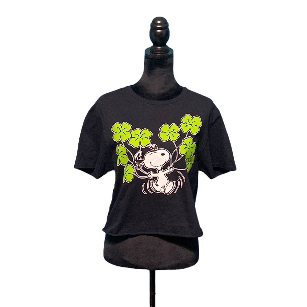 Peanuts Shamrock Snoopy Short-Sleeve Graphic Tee - Size Medium